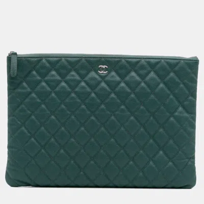 Pre-owned Chanel Green Large Quilted Caviar O Case Clutch