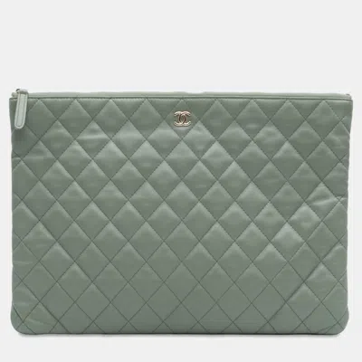 Pre-owned Chanel Green Large Quilted Lambskin O Case Clutch