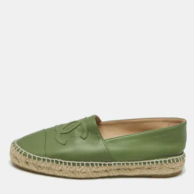 Pre-owned Chanel Green Leather Cc Cap Toe Flat Espadrilles Size 38