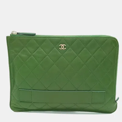 Pre-owned Chanel Green Leather Clutch