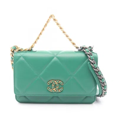 Pre-owned Chanel Green Leather Shoulder Bag ()