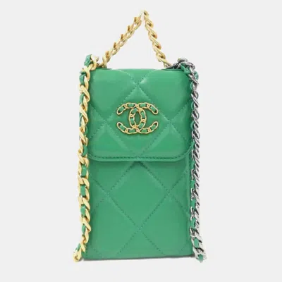 Pre-owned Chanel Green Leather Timeless 19 Phone Case Shoulder Bag