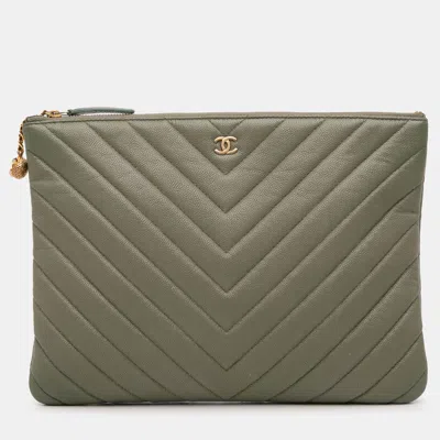 Pre-owned Chanel Green Medium Chevron Caviar Ancient Greek Charms O Case Clutch