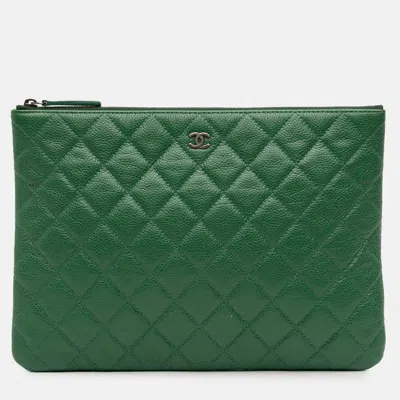 Pre-owned Chanel Green Medium Quilted Caviar O Case Clutch