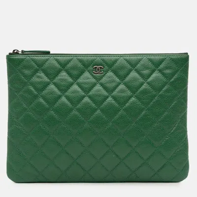 Pre-owned Chanel Green Medium Quilted Caviar O Case Clutch