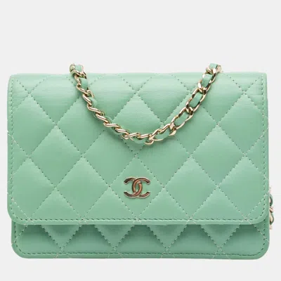 Pre-owned Chanel Green Mini Cc Quilted Lambskin Wallet On Chain