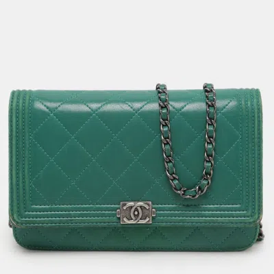 Pre-owned Chanel Green Quilted Leather Boy Wallet On Chain