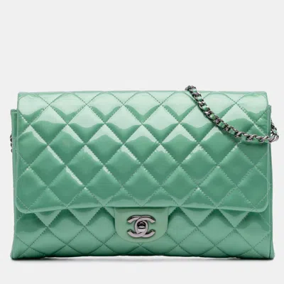 Pre-owned Chanel Green Quilted Patent New Clutch On Chain