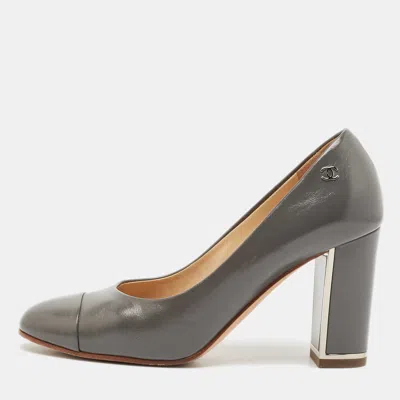 Pre-owned Chanel Grey Leather Cap Toe Cc Block Heel Pumps Size 37