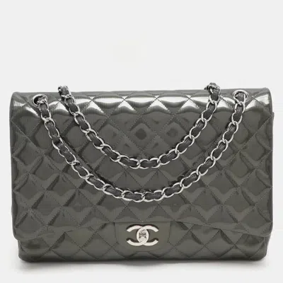 Pre-owned Chanel Grey Straited Quilted Patent Leather Maxi Classic Double Flap Bag In Gray