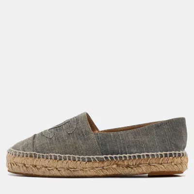 Pre-owned Chanel Grey Textured Suede Cc Espadrille Flats Size 38