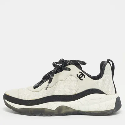 Pre-owned Chanel Grey/white Suede And Canvas Cc Low Top Sneakers Size 36 In Silver