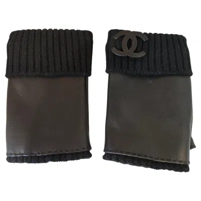 Pre-owned Chanel Half Gloves In Leather And Wool In Black