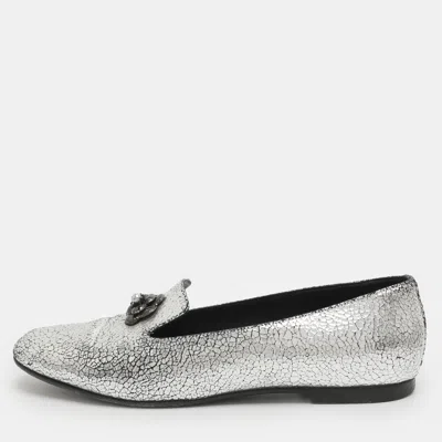 Pre-owned Chanel Interlocking Cc Camelia Size 42 Silver Crackled Leather Smoking Slippers