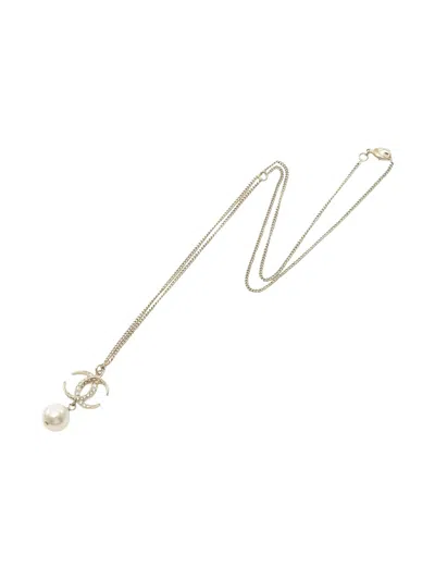 Pre-owned Chanel Interlocking Cc Faux-pearl Drop Necklace In Gold