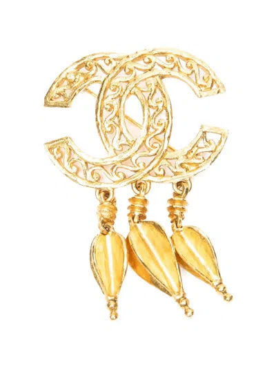 Pre-owned Chanel Interlocking Cc Filigree Brooch In Gold