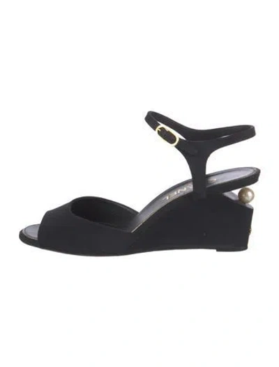 Pre-owned Chanel Interlocking Cc Logo Beaded Accents Slingback Pumps In Black