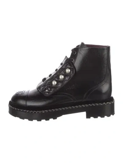 Pre-owned Chanel Interlocking Cc Logo Calfskin Combat Boots In Black