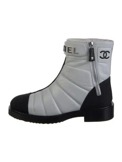 Pre-owned Chanel Interlocking Cc Logo Calfskin Combat Boots In White