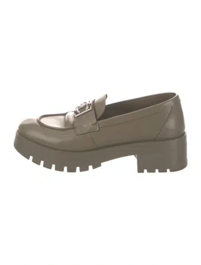 Pre-owned Chanel Interlocking Cc Logo Calfskin Loafers In Green