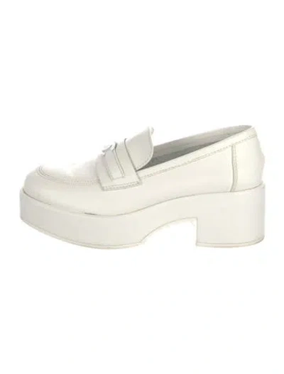 Pre-owned Chanel Interlocking Cc Logo Calfskin Loafers In White