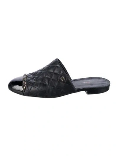 Pre-owned Chanel Interlocking Cc Logo Calfskin Mules In Black