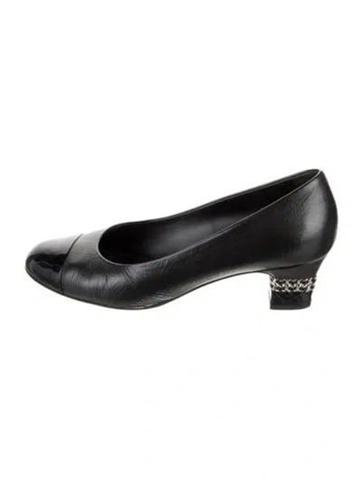 Pre-owned Chanel Interlocking Cc Logo Calfskin Pumps In Black