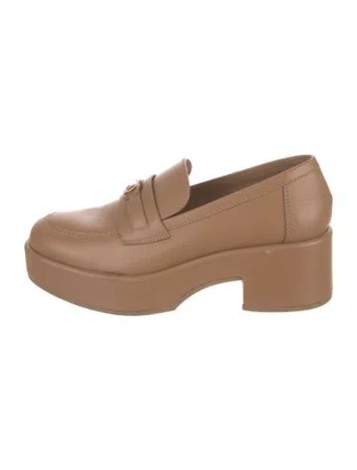 Pre-owned Chanel Interlocking Cc Logo Calfskin Pumps In Brown