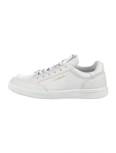 Pre-owned Chanel Interlocking Cc Logo Calfskin Sneakers In White