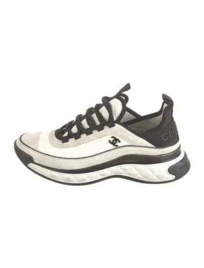 Pre-owned Chanel Interlocking Cc Logo Canvas Athletic Sneakers In White