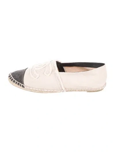 Pre-owned Chanel Interlocking Cc Logo Canvas Espadrilles In Neutral