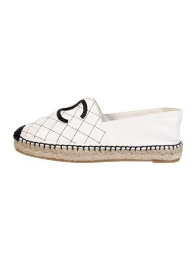 Pre-owned Chanel Interlocking Cc Logo Canvas Espadrilles In Neutral