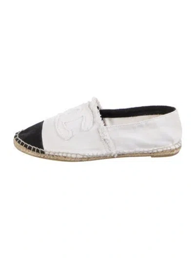 Pre-owned Chanel Interlocking Cc Logo Canvas Espadrilles In White
