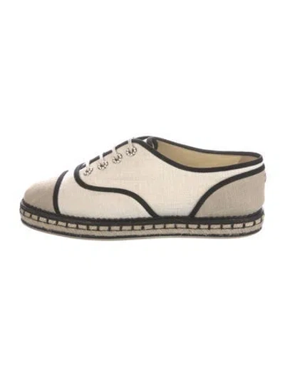 Pre-owned Chanel Interlocking Cc Logo Canvas Espadrilles In White