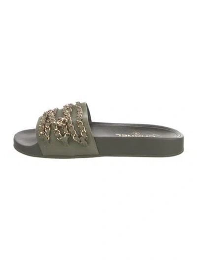 Pre-owned Chanel Interlocking Cc Logo Canvas Slides In Green