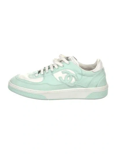 Pre-owned Chanel Interlocking Cc Logo Canvas Sneakers In Green