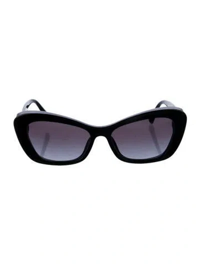 Pre-owned Chanel Interlocking Cc Logo Cat-eye Sunglasses In Black