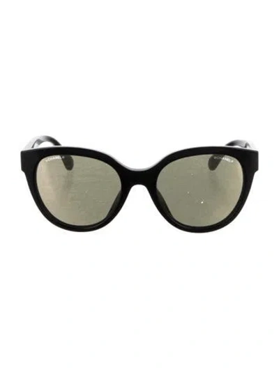 Pre-owned Chanel Interlocking Cc Logo Cat-eye Sunglasses In Black