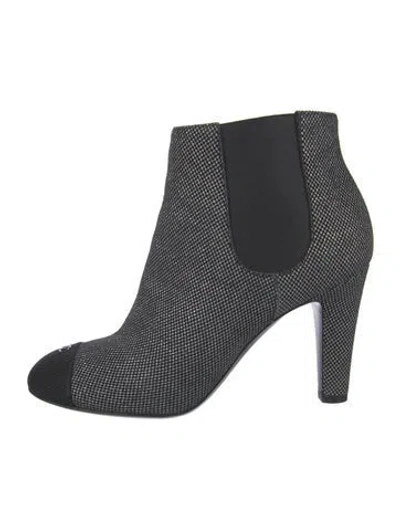 Pre-owned Chanel Interlocking Cc Logo Chelsea Boots In Black
