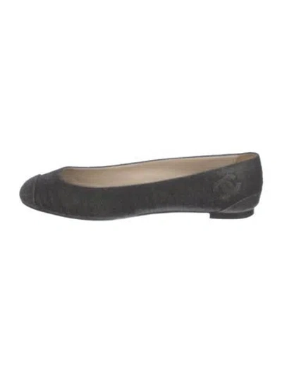 Pre-owned Chanel Interlocking Cc Logo Denim Flats In Grey