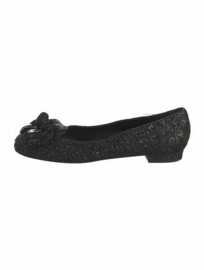 Pre-owned Chanel Interlocking Cc Logo Glitter Flats In Black