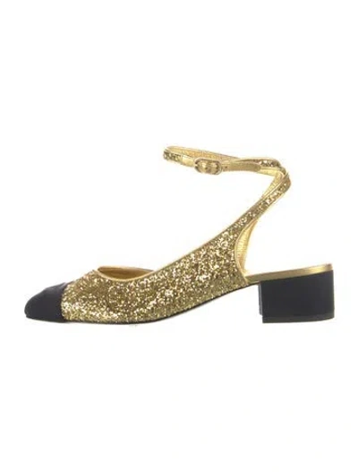 Pre-owned Chanel Interlocking Cc Logo Glitter Flats In Gold/metallic