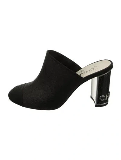 Pre-owned Chanel Interlocking Cc Logo Glitter Mules In Black