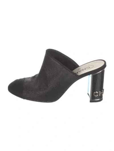 Pre-owned Chanel Interlocking Cc Logo Glitter Mules In Multi