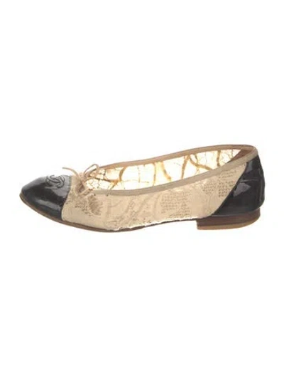 Pre-owned Chanel Interlocking Cc Logo Lace Ballet Flats In Neutral