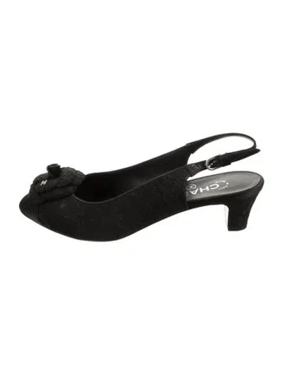 Pre-owned Chanel Interlocking Cc Logo Lace Slingback Pumps In Black