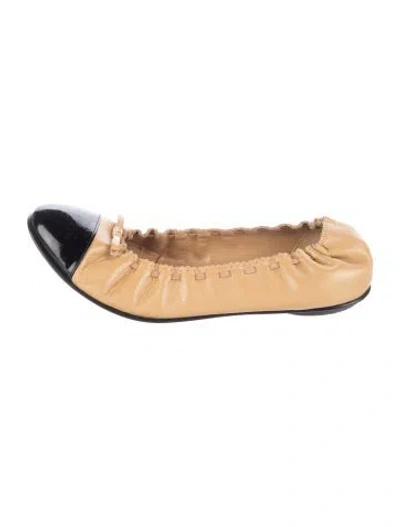 Pre-owned Chanel Interlocking Cc Logo Lambskin Ballet Flats In Neutral
