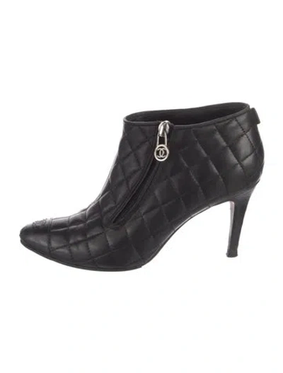 Pre-owned Chanel Interlocking Cc Logo Lambskin Boots In Black