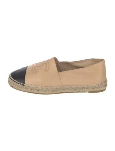 Pre-owned Chanel Interlocking Cc Logo Lambskin Espadrilles In Black/neutrals