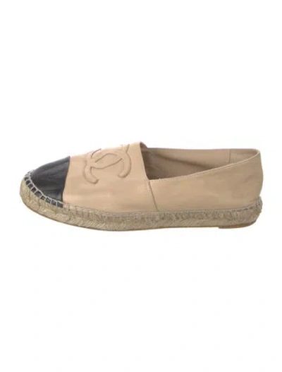 Pre-owned Chanel Interlocking Cc Logo Lambskin Espadrilles In Black/neutrals
